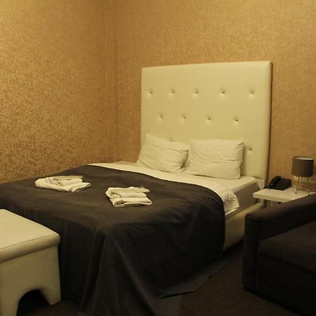 Hotel Plaza Тбилиси Екстериор снимка